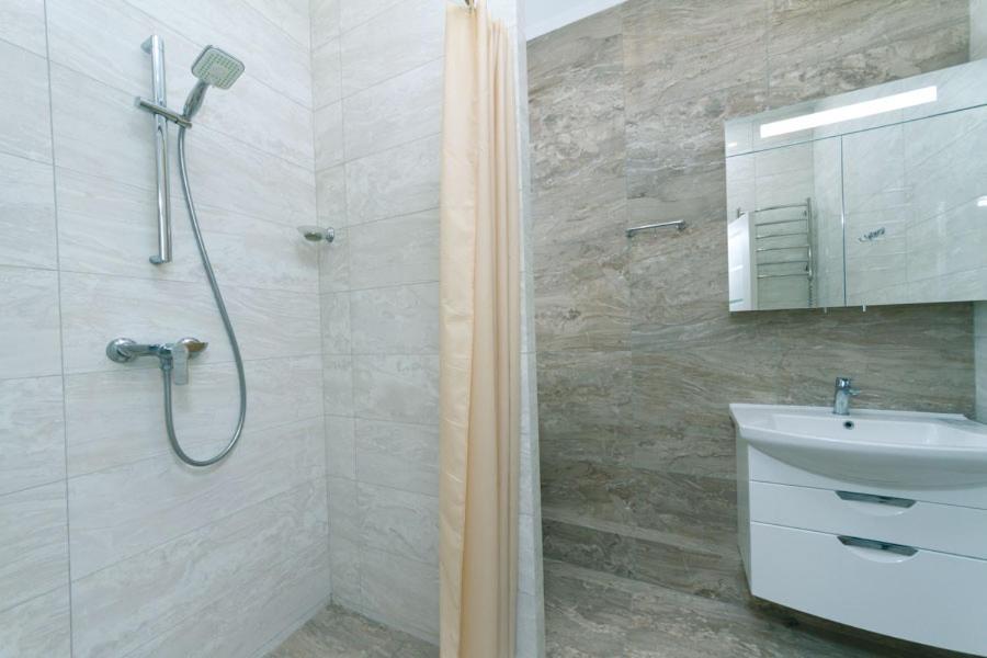 In Smart Plaza Apartment